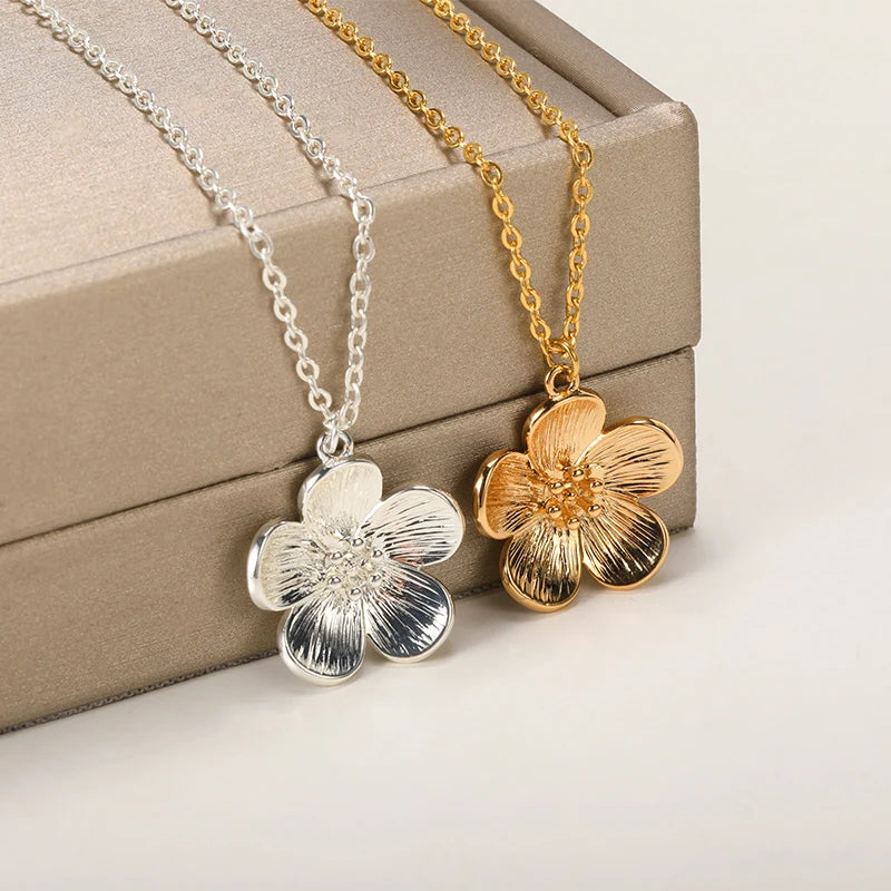 Flower Pendant Necklaces for Women